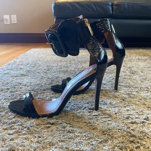 L’intervalle Black leather heels